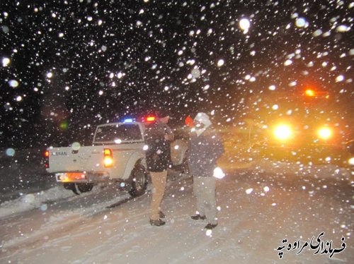 نجات و امداد رسانی به  مسافران گرفتار در برف جاده شلمی مراوه تپه 