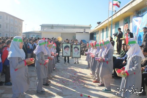 زنگ انقلاب در مدرسه 22 بهمن شهر مراوه تپه نواخته شد . 