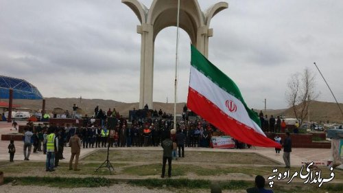 اهتزاز پرچم مقدس جمهوری اسلامی ایران در آرامگاه مختومقلی فراغی 