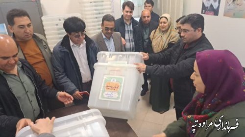 بازدید رئیس ستاد انتخابات شهرستان مراوه تپه از آماده نمودن صندوقهای اخذ رای توسط اعضای هیئت اجرایی