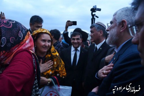 گزارش تصویری /مراسم رسمی ۲۹۱ مین سالروز تولد مختومقلی فراغی شاعر و عارف شهیر ایرانی ترکمن