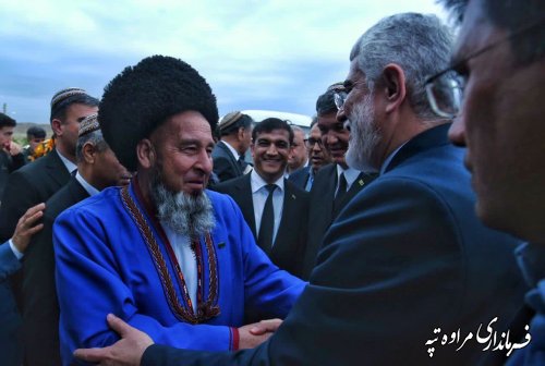 گزارش تصویری /مراسم رسمی ۲۹۱ مین سالروز تولد مختومقلی فراغی شاعر و عارف شهیر ایرانی ترکمن