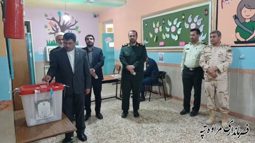 فرماندار شهرستان مراوه‌تپه رأی خود را به صندوق انداخت 